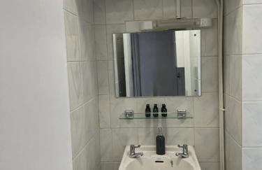 Stylish 1BR Teddington Flat Near Thames River - Foto 15