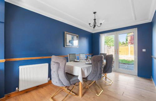 Detached House in Ashford with Free Parking and Hot Tub - Sleeps 10 - Foto 10