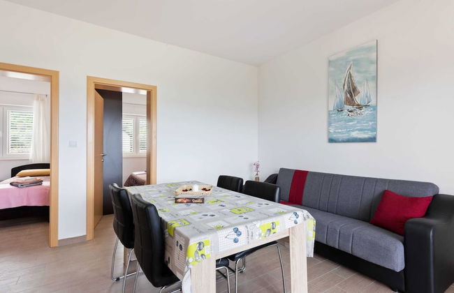 Simplistic Apartment in Neviđane with Balcony - Foto 1