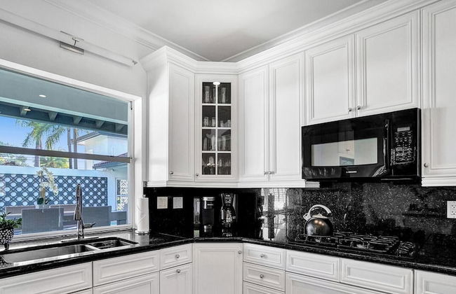 Amazing 7 BR Villa With Heated Pool Near the Beach - Photo 77