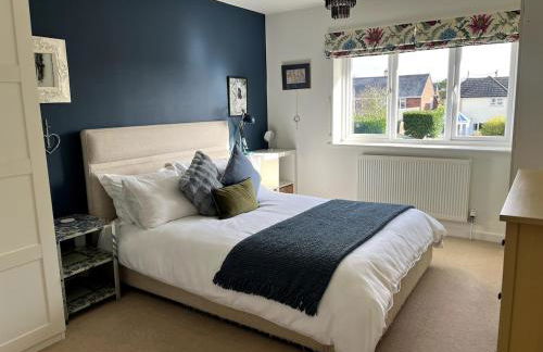 New Forest home - 4-beds and garden - 10 mins from Beach - Photo 14