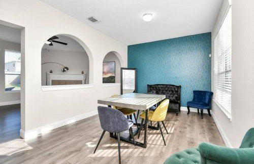 Tranquil 4-BR Oasis With Pool & Backyard Bliss! - Foto 7