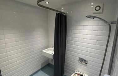 HERTFORD House with garden parking pet friendly pool room - Foto 12