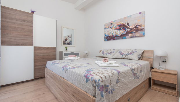 Beachfront villa Mihovil w. beach access - Foto 5, Habitación