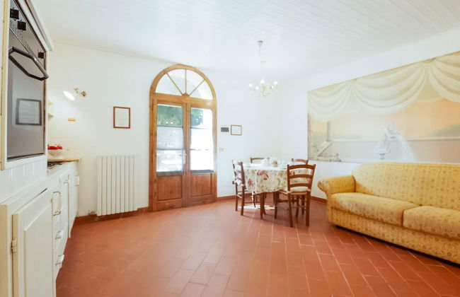 Splendid Holiday Home in Orciatico with Hot Tub & Pool - Foto 8