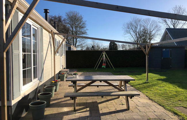 Tranquil Chalet Near the Wadden Sea - Foto 1