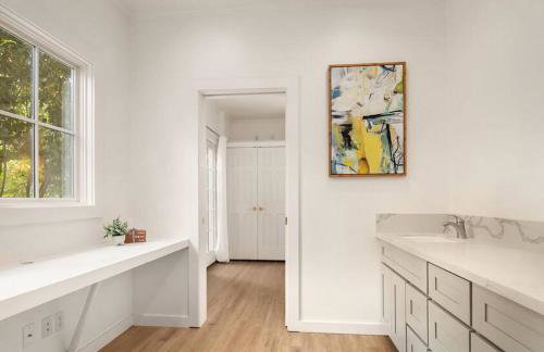 DT Bellevue Hidden Gem With a View & AC - Foto 20