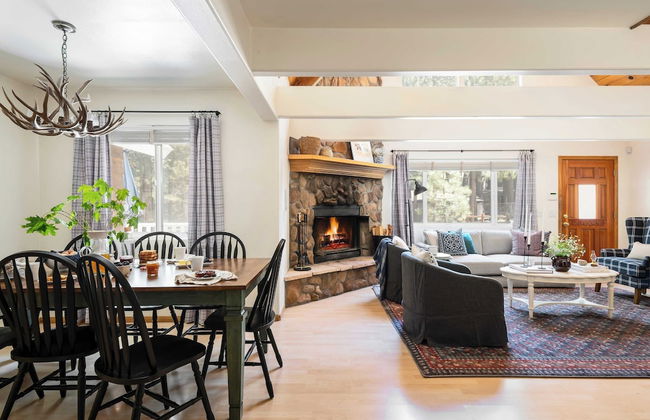 Hartwood by Avantstay Cozy Big Bear Abode w/ Spacious Deck & Stone Fireplace - Foto 9