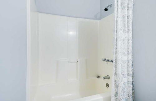 Walk to Atlantic Beach Family Gem with Fenced Yard - Foto 20