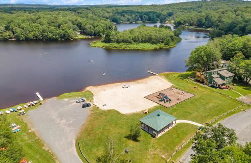 Pocono Lake Escape, includes Golf Cart, Firepit - Foto 70