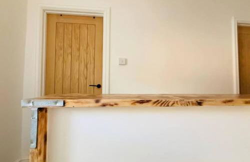 Comfy 4 Bed Home - Port Talbot - Perfect for Contractors & Families - Foto 34