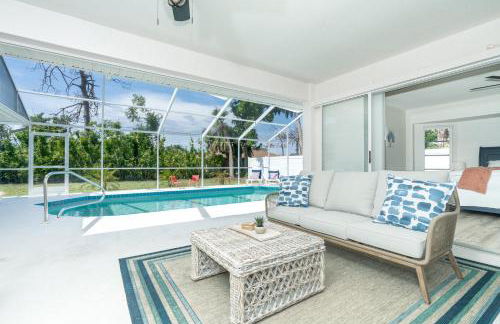 Beautiful Spacious Home! Close to Beaches - HEATED Private Pool - Foto 1