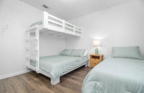 Relaxed Luxury Pet Friendly Home with Pool and Backyard Lounge in San Antonio, TX - Foto 36