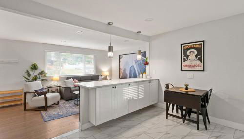 Private Upper Unit Home, Pet Friendly, Min to DT - Foto 5