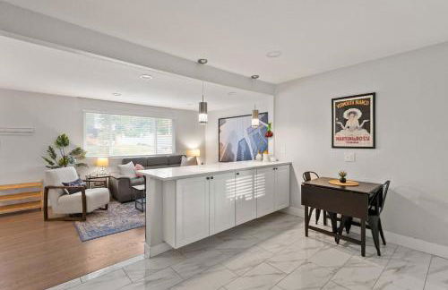 Private Upper Unit Home, Pet Friendly, Min to DT - Foto 5