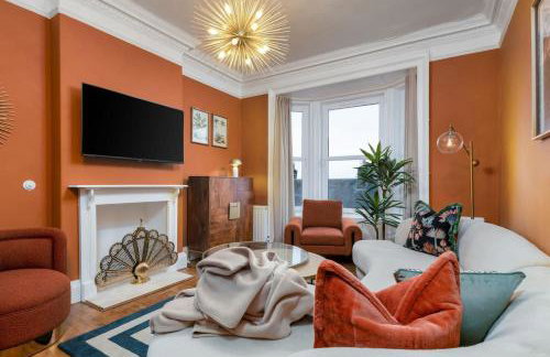 Stylish Penthouse Retreat - Photo 7