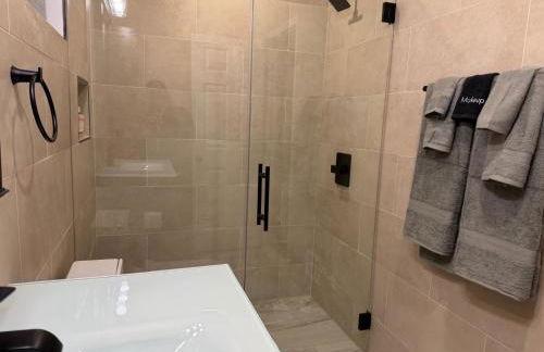 Spacious 5 bedroom single family home sleeps 12 with driveway near DC - Foto 14