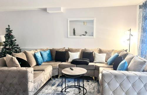 Stunning Five Bedroom Holiday Home in Chartham Canterbury with Hot Tub - Foto 44