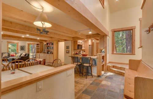 West Pine Cabin on the West Shore by Tahoe Getaways - 2 BR w 2 Bonus Rooms, Hot Tub, Pool Table & Pet Friendly - Foto 7