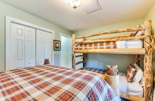 Secluded Log Cabin with Game Room and Forest Views - Foto 29