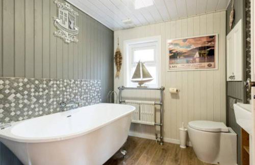 Mistletoe One Luxury Lodge with Hot Tub Windermere - Photo 29