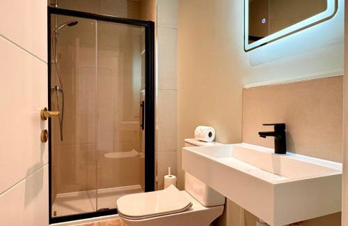 Stunning 4-Bedroom Home - 10 mins to Sandbanks Beach - Photo 7