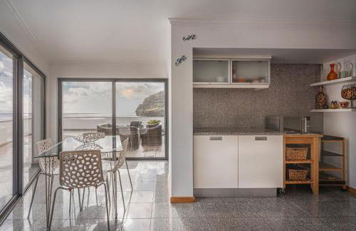 Beachfront Penthouse with Panoramic Ocean-View Terrace VIP Baia - Photo 11