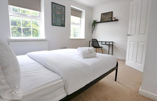 3Bed Manchester Home · Parking · Near AO Arena - Pass the Keys - Photo 21