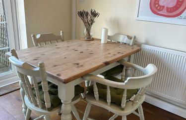 Cosy 2BR Home with Garden & Parking - Foto 4