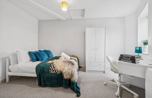 Modern & Cozy Private Double Room - Shared House by AltoLuxo Short Lets & Serviced Accommodation with Free WiFi & Parking - Foto 24