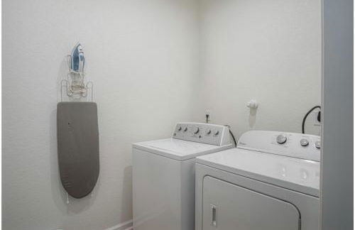 Vibrant 4BR3BA Oasis Near Happy Downtown - Foto 24