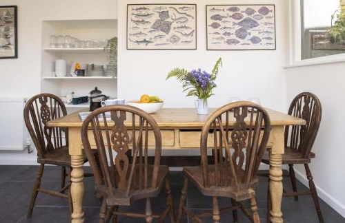 Gorgeous Cottage Parking Short Walk to Beach - Foto 2