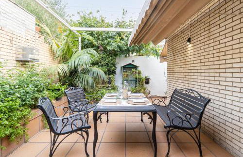 "Charm & Cozy 4BR - 3BA with Pool & Barbecue" - Photo 38