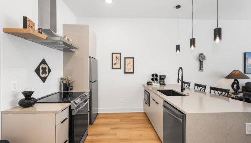 East Nash Condo for 4 with Public Rooftop Near DT - Foto 5