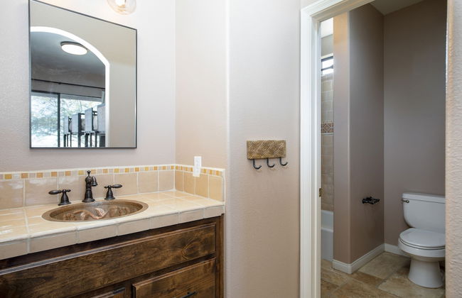 Desert Stone by Avantstay Contemporary Desert Oasis With Pool & Hot Tub - Photo 16