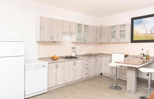 Four-Bedroom Holiday Home In Cista Velika - Photo 17