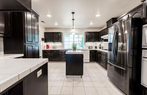 Yosemite and Bass lake I Hot tub I Game room I Sleeps 13 - Foto 2