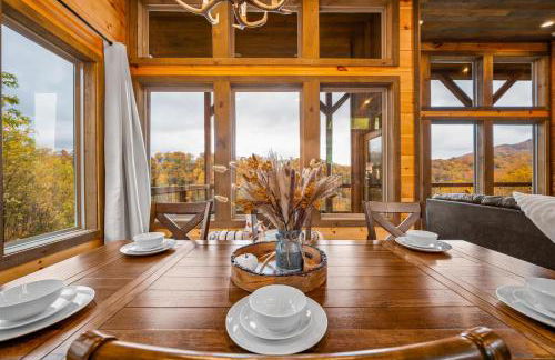 The Overlook - '21 Cabin - Gorgeous Unobstructed Views - Fire Pit Table - GameRm - HotTub - Xbox - Lots of Bears - Foto 20