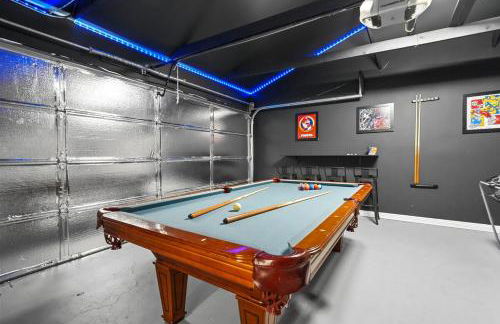 Sleeps 12 - Hot Tub - Pool - Game Room & Fire Pit! - Foto 59