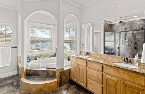 Lake Brittany Escape - Photo 26