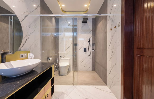 Royal Urban Resort - Photo 8