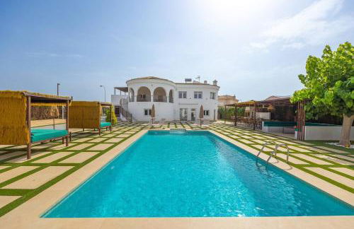 Villa única con piscina, perfecta para familias - Foto 5