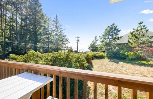 Historic Oceanside Cabin with Peek-a-boo views dog friendly - Foto 6