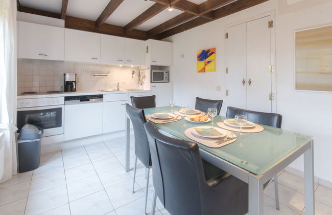 V54 - with parking - Photo 2