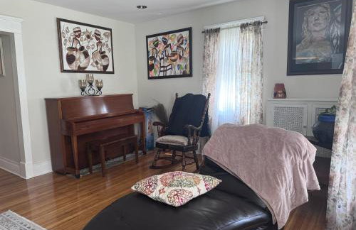 The Paradise House steps from the Heart of Hertel - Foto 4