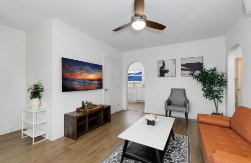 Mar Vista Beach Escape 2BR with Relaxing Yard - Foto 7