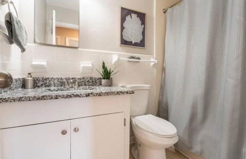 Updated home near Fort Jackson - Foto 30