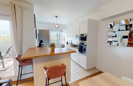 Live Like a Local Stylish 2BR with Balcony & Parking - Foto 8