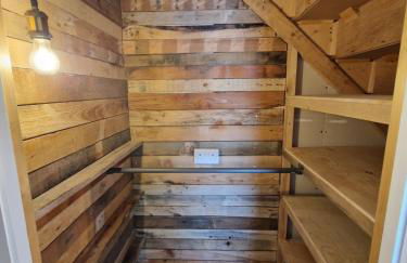 Stylish and Modern 7 Bedroom house near Brecon Beacons - Photo 30