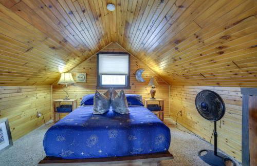 Deck and Forest Views Secluded Cresco Cabin! - Foto 19